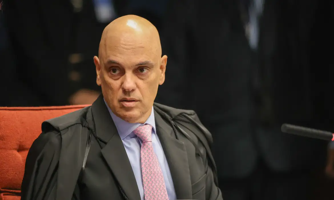 Moraes expede mandado de soltura que autoriza domiciliar a Bolsonaro