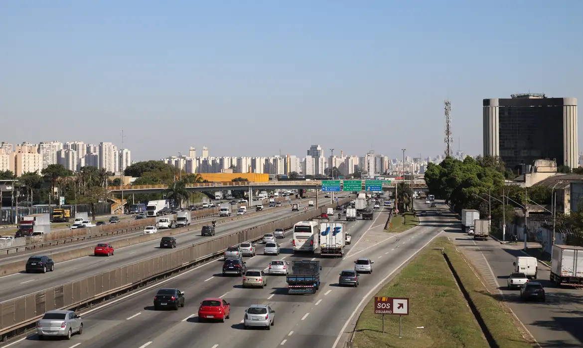 MPRJ pede suspensão das obras na Via Dutra, após risco de alagamento