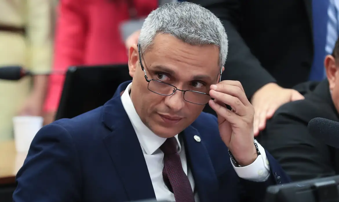 Deputado Gustavo Gayer vira réu no STF por injúria contra Lula