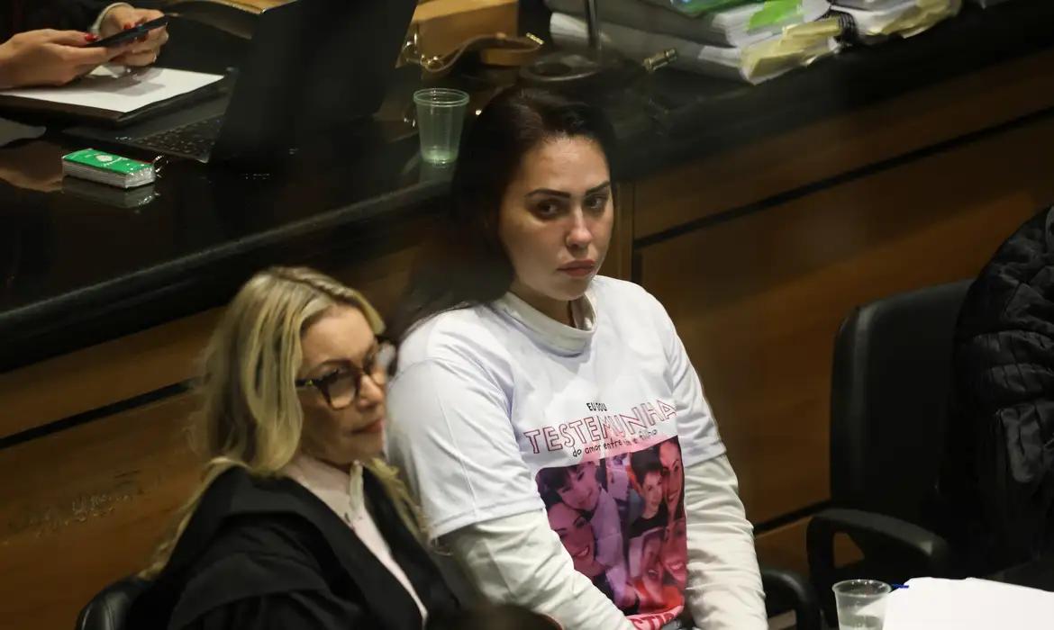 Monique Medeiros se entrega à polícia e volta a ser presa