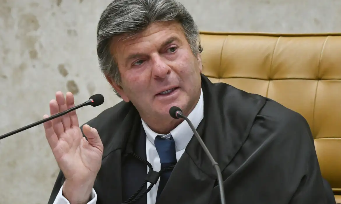 Fux vota para manter presos pai e primo de Vorcaro