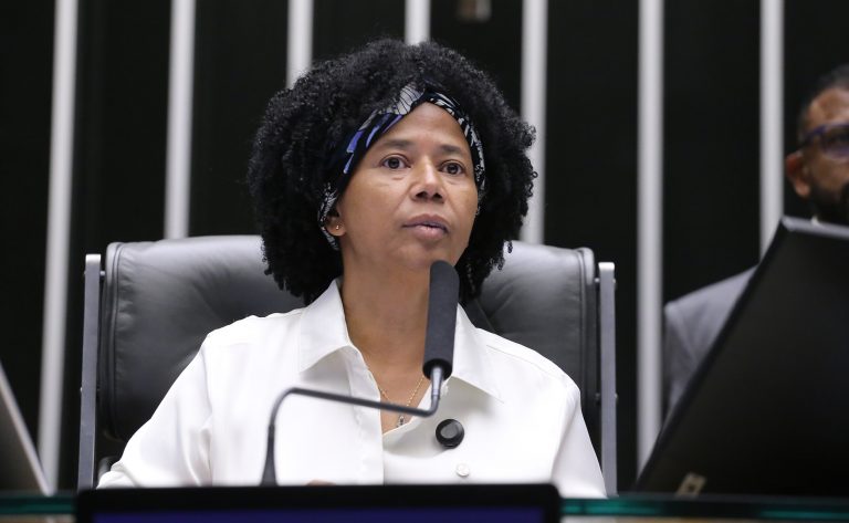 Comissão aprova política educação para proteção e respeito aos animais