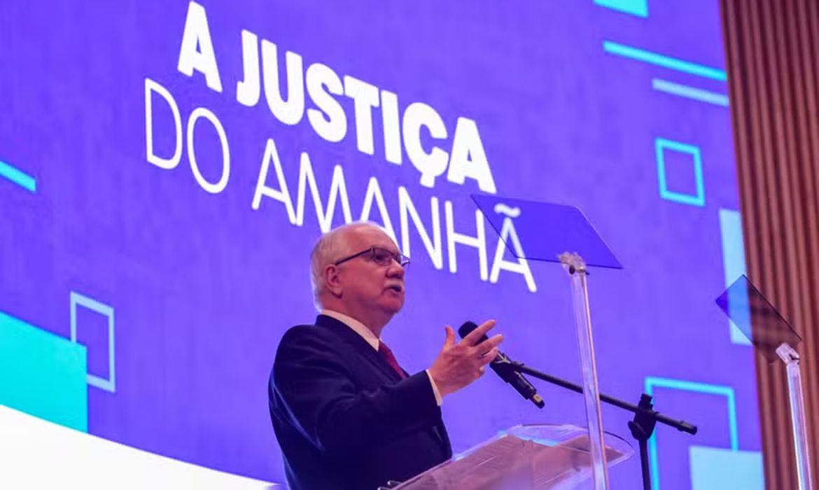 Fachin diz que espera regras do STF para supersalários ainda em junho