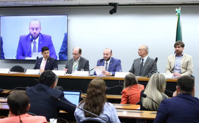 Comissões criticam ausência de representantes da Âmbar Energia para explicar apagões no Amazonas